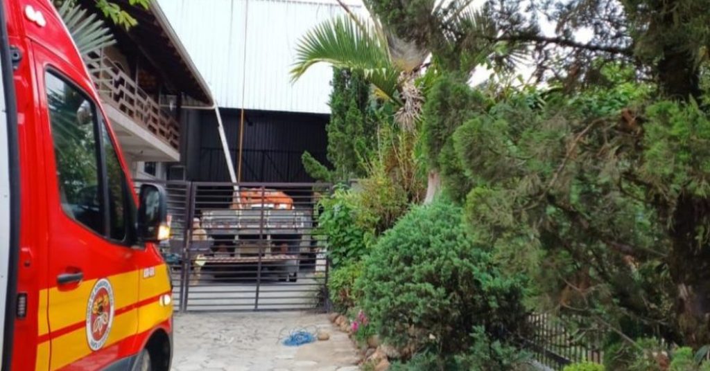 Homem morre após queda de telhado em Benedito Novo