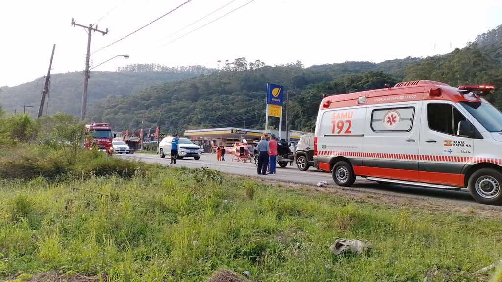 Homem morre atropelado por caminhão na BR-470 em Ibirama