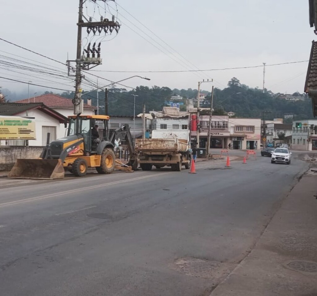 Trânsito é interditado para o Bairro Canoas, em  Rio do Sul