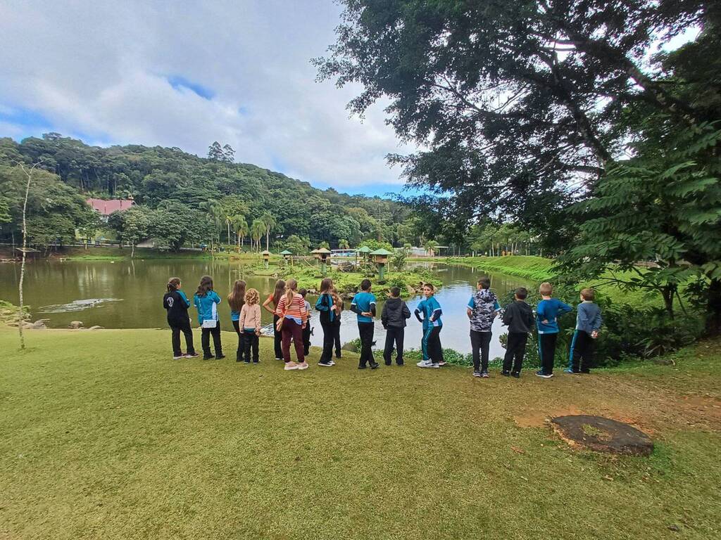 Estudantes do 4° Ano da EBM Cristo Redentor, de Santa Terezinha, realizam viagem de estudos a Joinville