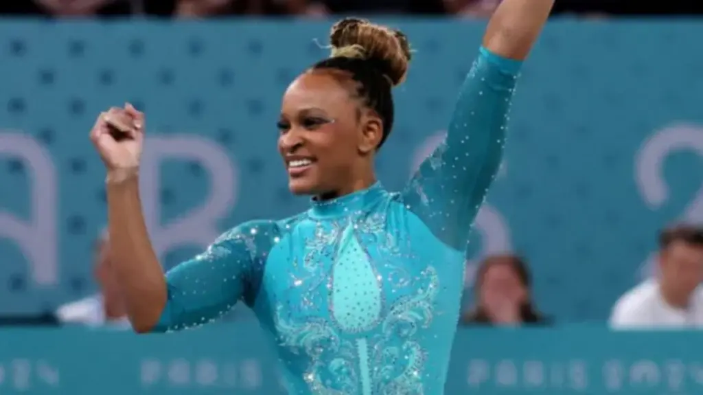 Rebeca Andrade conquista ouro no solo e se torna a maior atleta olímpica do Brasil