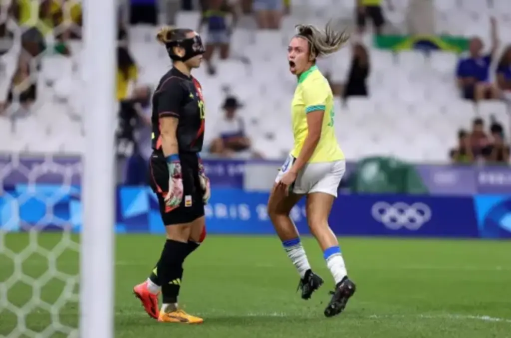 Brasil atropela a atual campeã do mundo e vai à final no futebol feminino