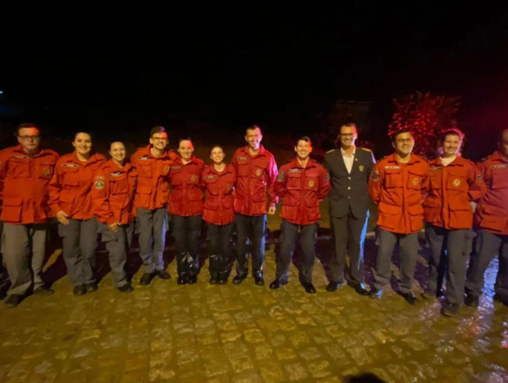 Formatura de novos Bombeiros Voluntários em Vitor Meireles