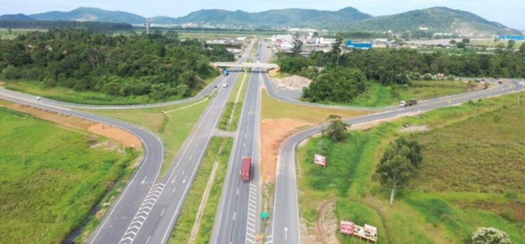 BR-470 terá alteração no trânsito na segunda e terça-feira