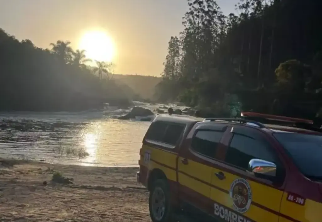 Jovem de 18 anos morre afogado durante banho de cachoeira