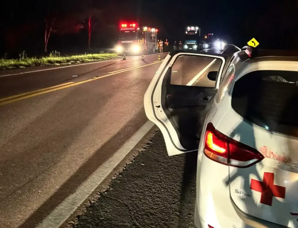 Peça de caminhão se solta, atinge carro de prefeitura e mata mulher em Papanduva