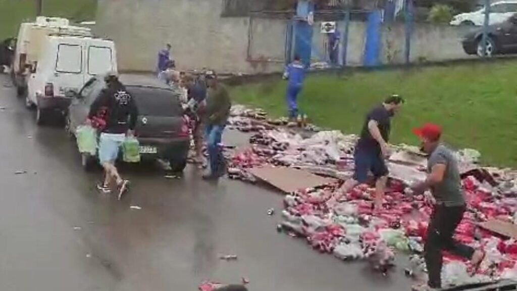 Carga de refrigerante é saqueada na BR-470 em Rio do Sul