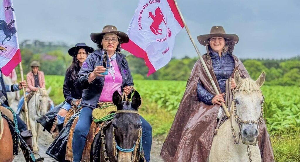 Cavalgada das Gurias reúne mais de 70 mulheres em Papanduva