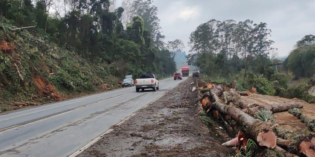 DNIT inicia operação de “pare e siga” para elevação da pista na BR-470, em Agronômica