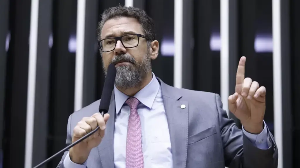 Deputado propõe transferir feriados para domingos em nome da economia