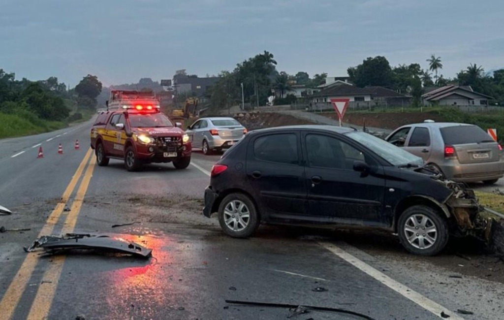 Grávida morre em acidente envolvendo três veículos na BR-470, no Vale do Itajaí