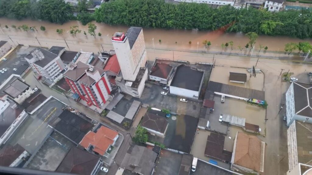 Chuvas em Santa Catarina deixam bairros alagados e ruas interditadas – Foto: Coredec/Joinville - 