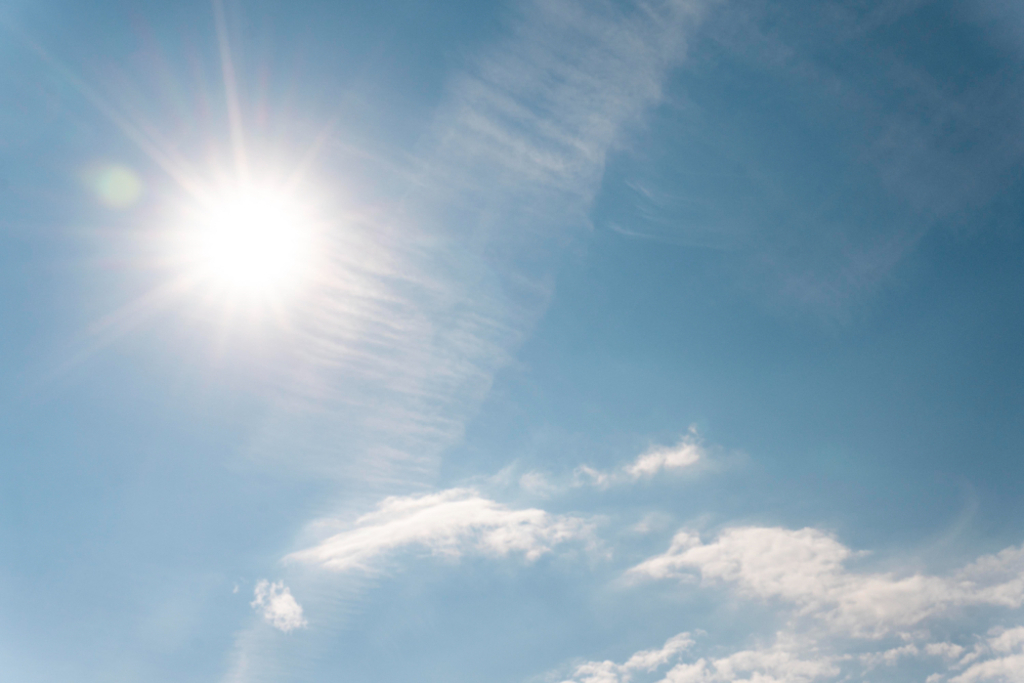 Previsão indica sol, calor e chuvas isoladas em SC nos próximos dias