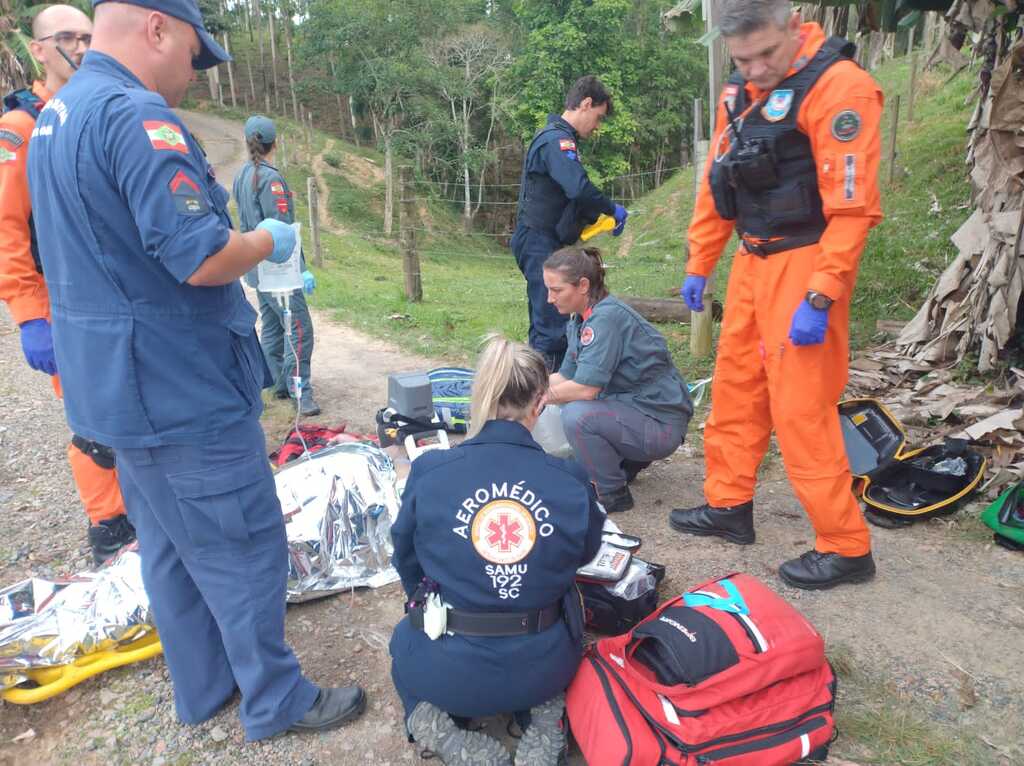 Idoso morre após veículo cair em lagoa em Rio do Sul