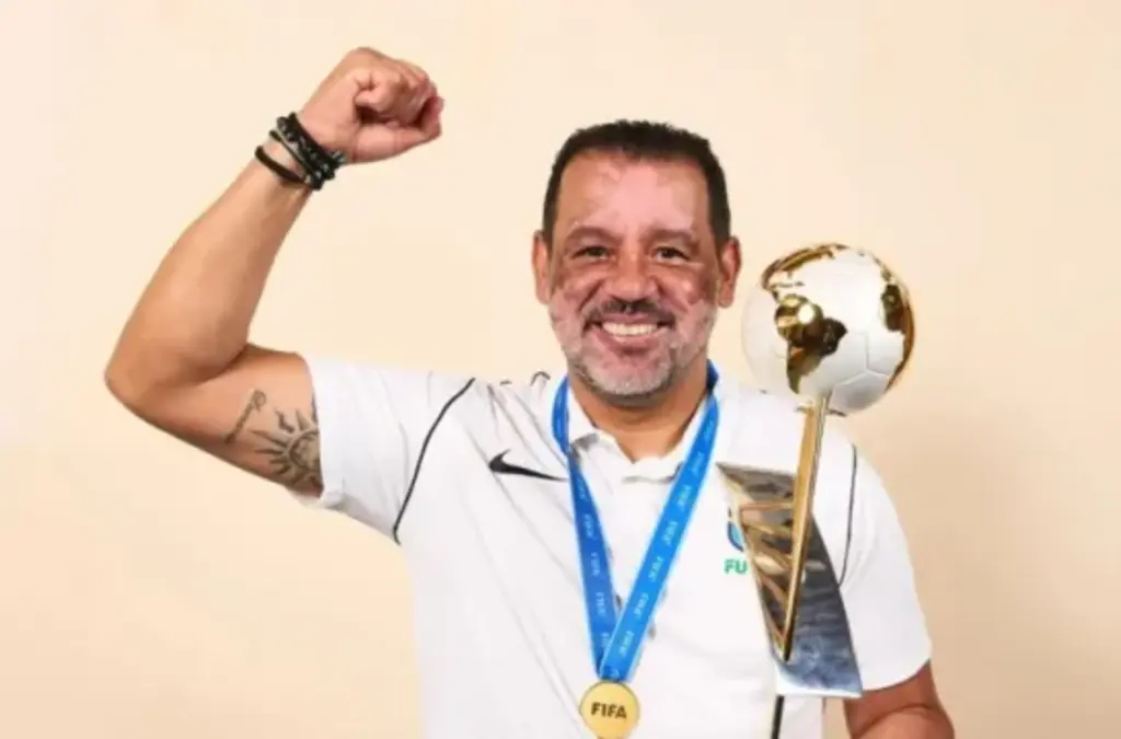 Catarinense é eleito o melhor técnico de futsal do mundo pelo Futsal Planet Awards