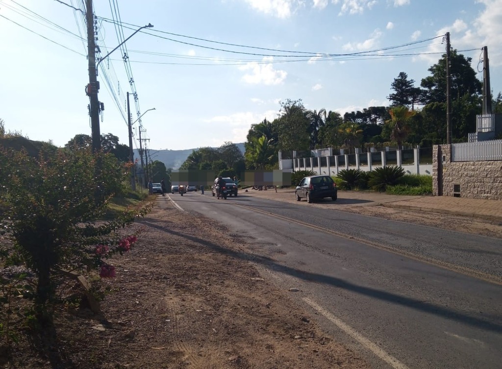 Colisão entre carro e moto deixa motociclista ferido em Dona Emma