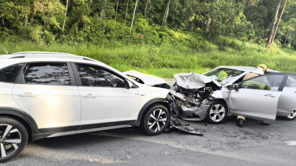 Colisão frontal deixa quatro feridos na BR-470 em Ibirama